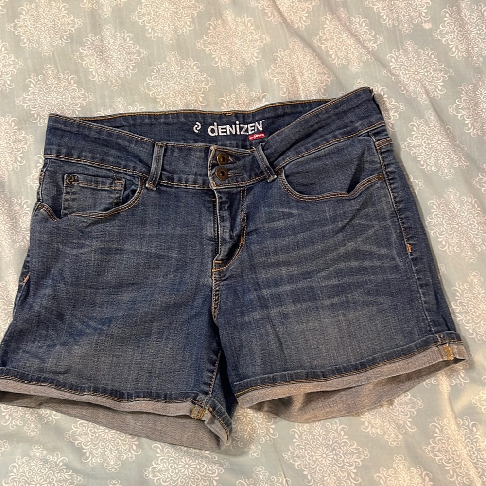Gently loved denizen from Levi’s shorts size 8 misses